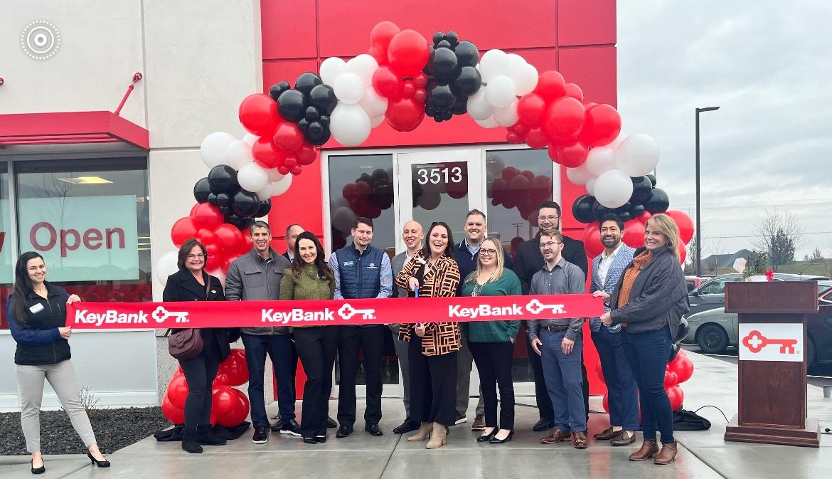 Ribbon cutting ceremony at the new Meridian, Idaho KeyBank branch.