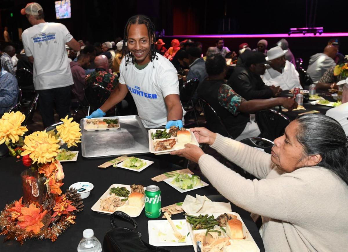 AEG volunteers helped feed veterans and their families at the 11th annual Community Thanksgiving celebration at the Novo LA LIVE in Los Angeles, CA.  