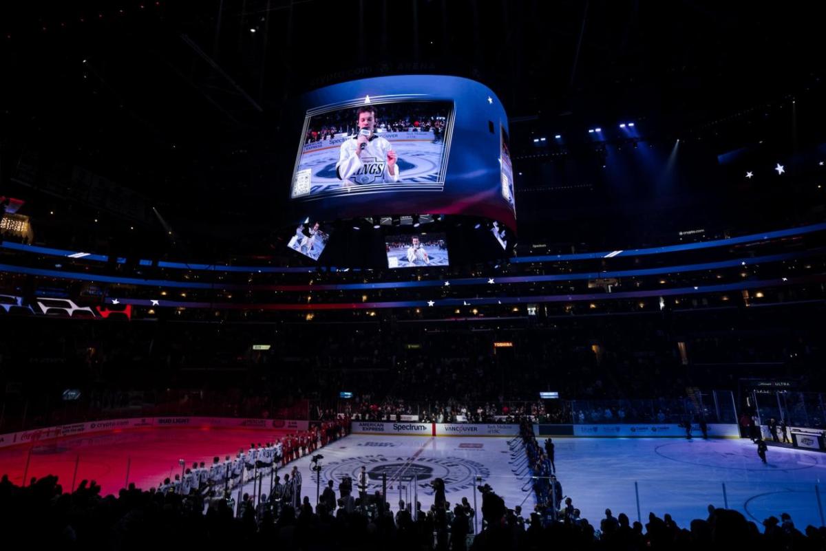 Singer Matty Gottesman, a victim of the Palisades Fire, sang the national anthem. 