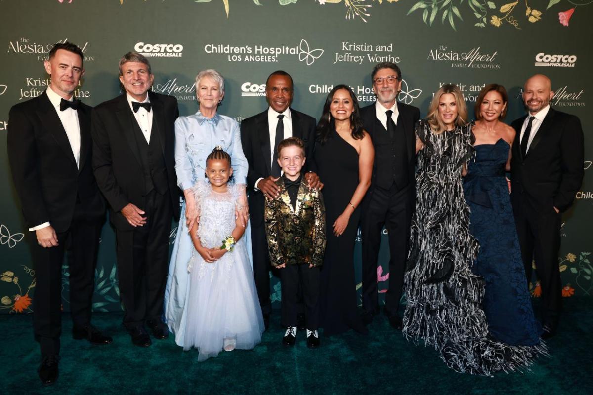 Children’s Hospital Los Angeles' Courage to Care Award presenters and honorees. (L-R) Actor Colin Hanks, CHLA President and Chief Executive Officer Paul S. Viviano, Actress Jamie Lee Curtis, former professional boxer Sugar Ray Leonard, AEG's Chief External Affairs Officer Martha Saucedo, television producer and writer Chuck Lorre, radio personality Ellen K, television reporter and host Lisa Joyner and actor Jon Cryer.