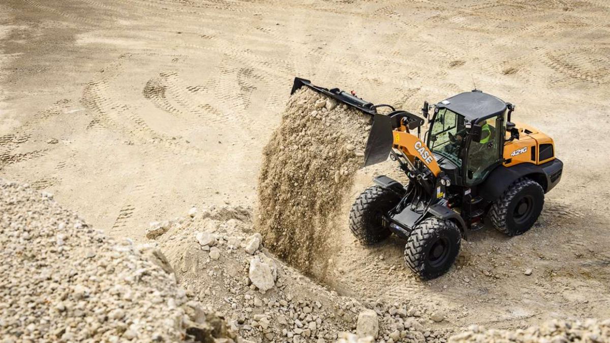 421G wheel loader moving dirt