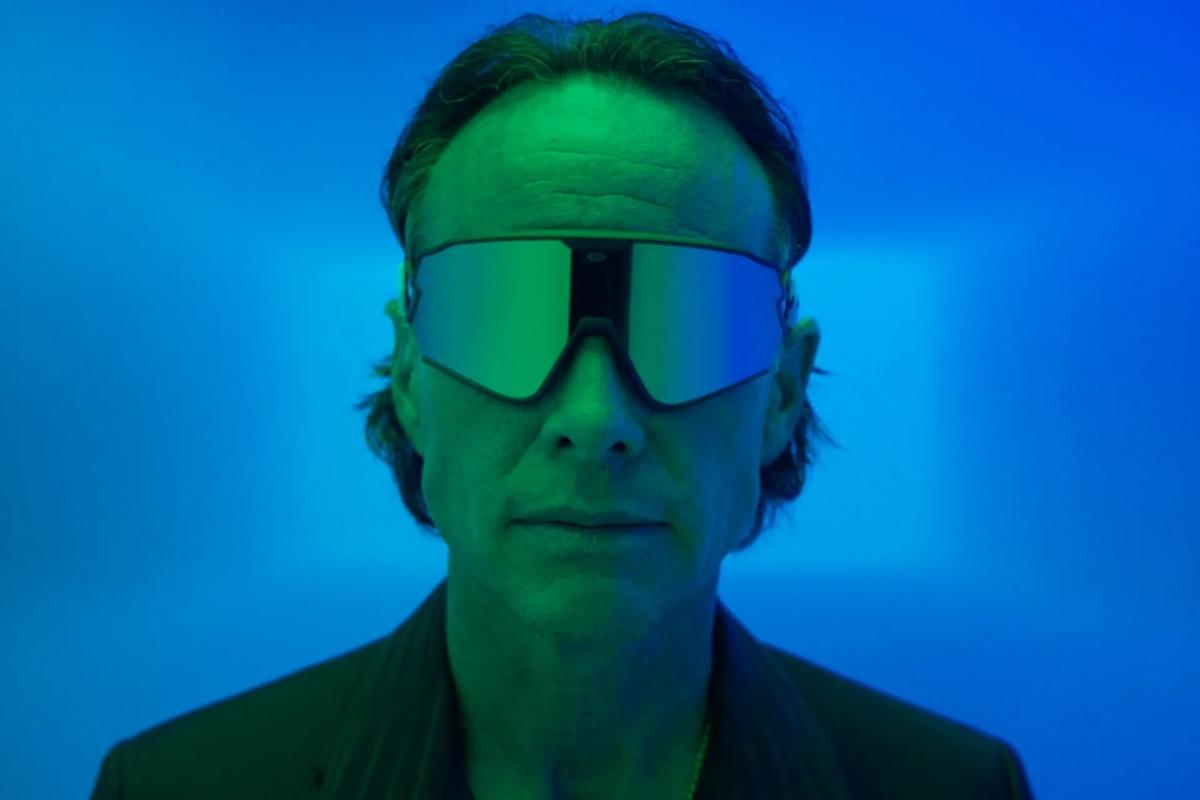 Walter Goggins wearing AI goggles.