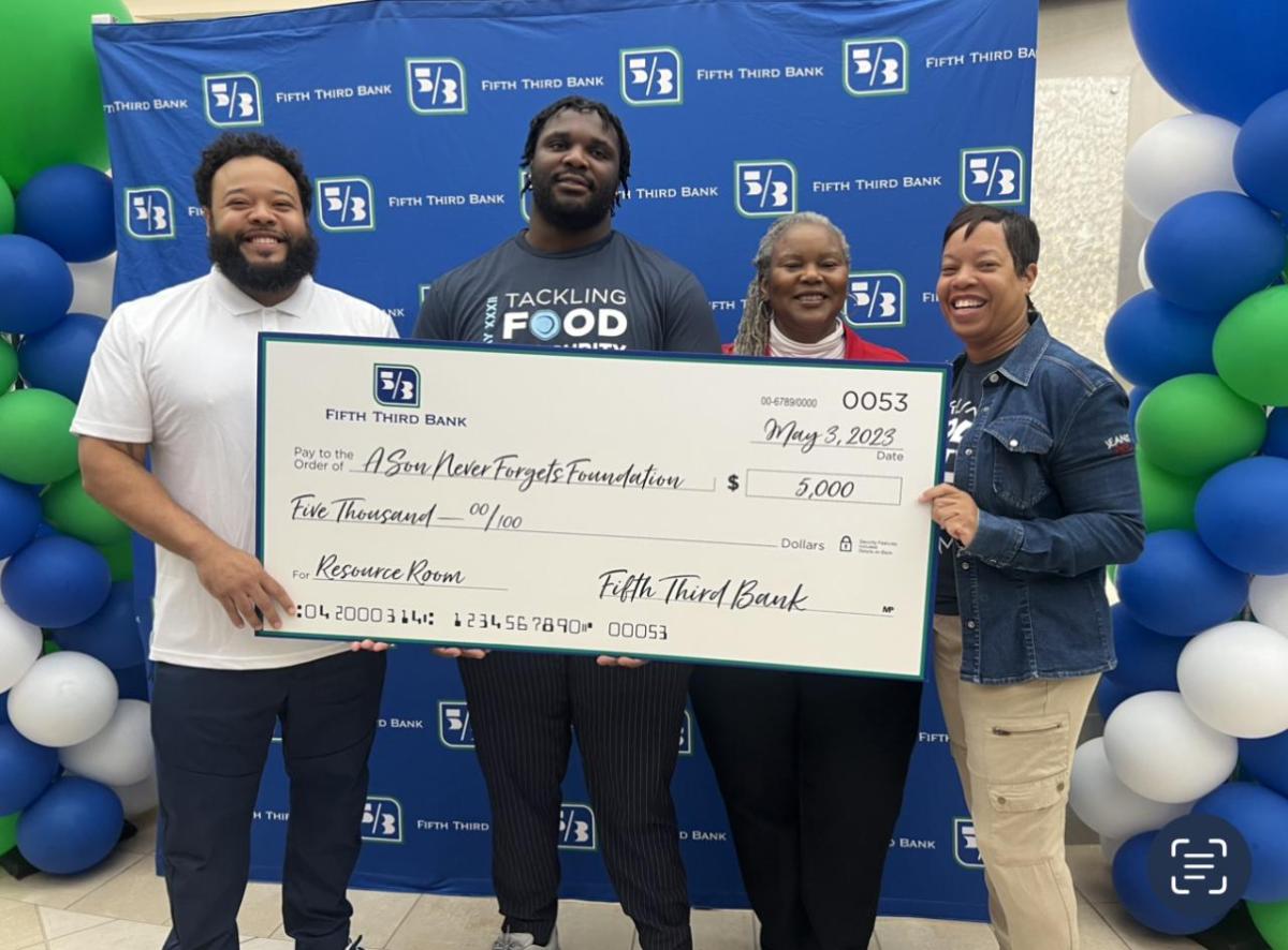 Fifth Third Bank Donates $5,000 to a Son Never Forgets