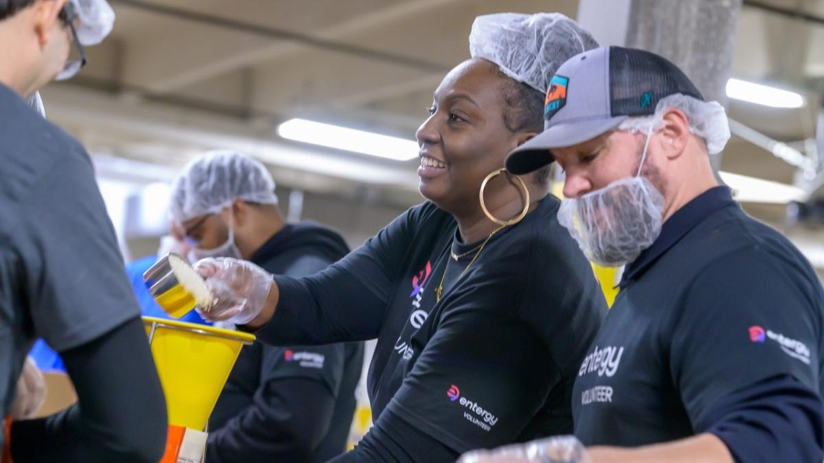 Entergy employees package meals