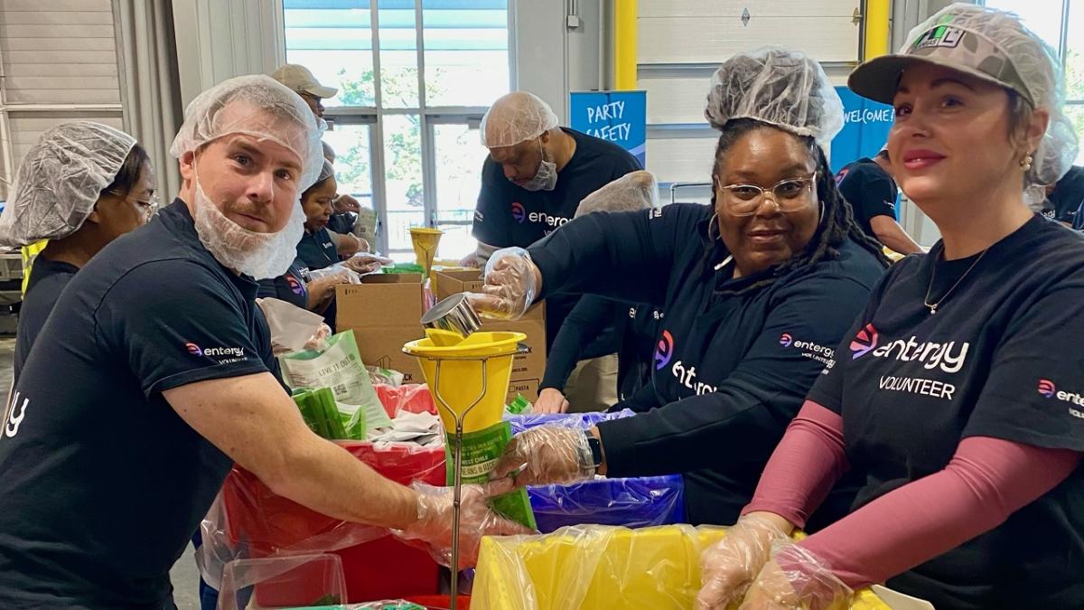 Entergy employees package meals