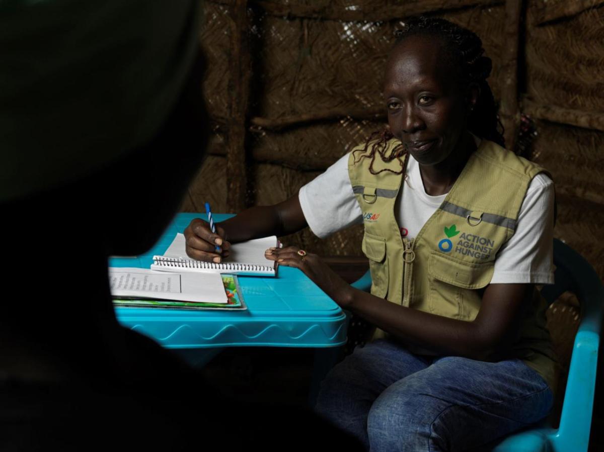 MET psycho-social support team leader, Susan, offers counselling to Adut Monywiir.