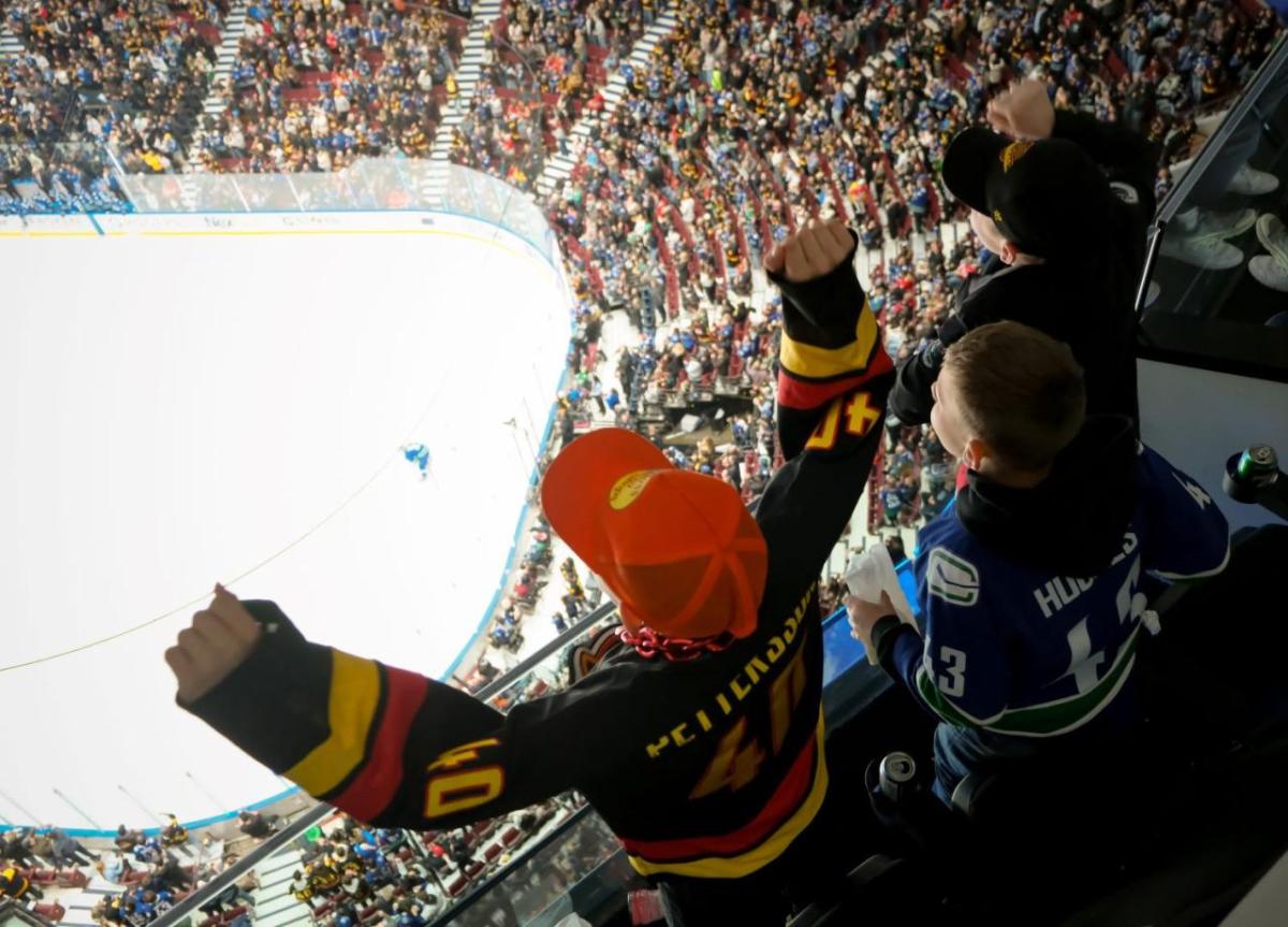 hockey fan cheering 