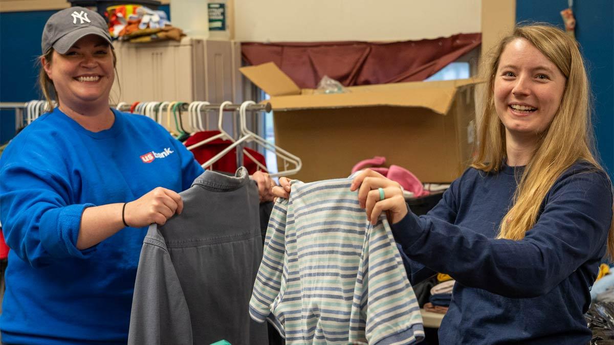 U.S. Bank employees Rebecca Stichter (left) and Nicci Balzer volunteer at Humility Homes & Services, Inc., which supports people experiencing housing insecurity in the greater Quad Cities area.