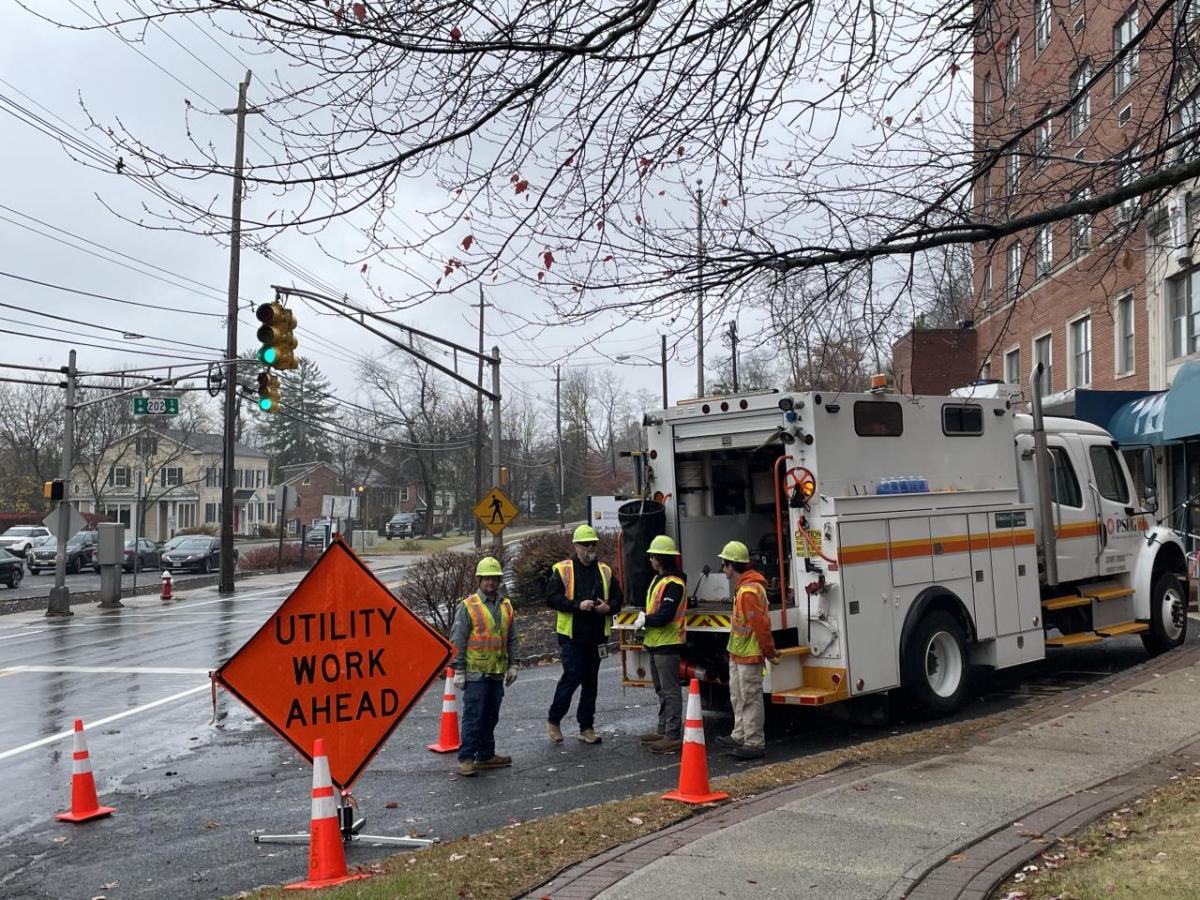 electric workers on site