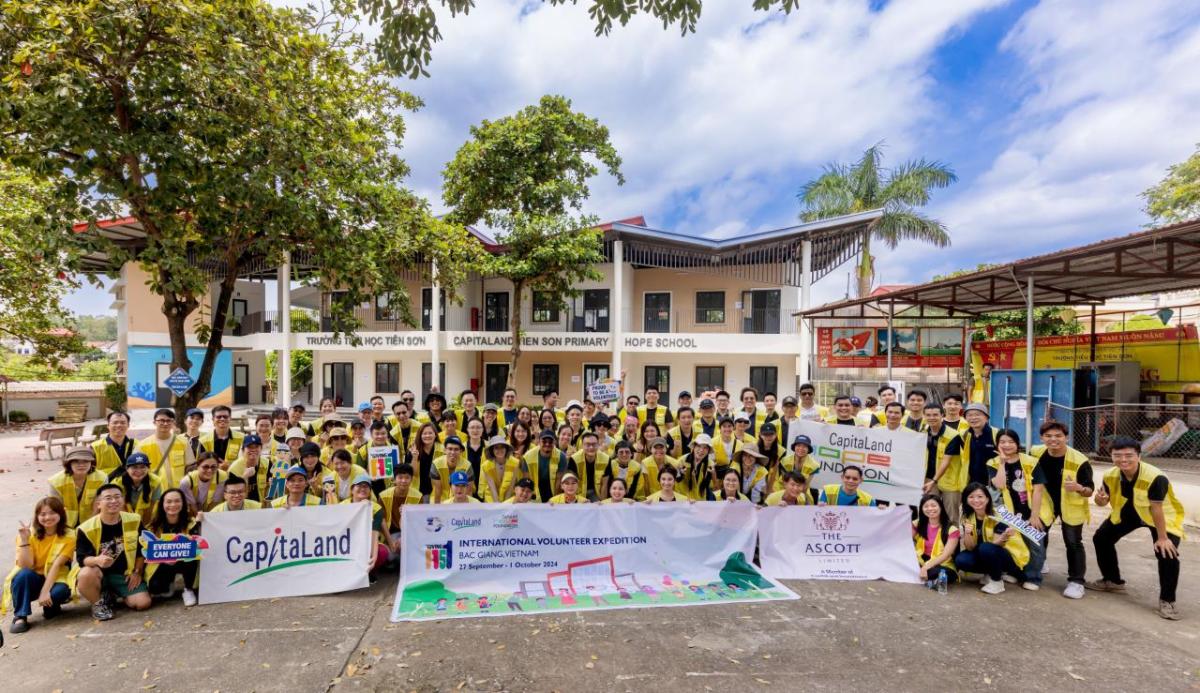 Group photo outside Hope School in Vietnam