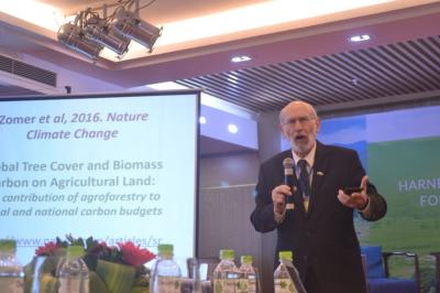 Dennis Garrity, United Nations Dryland Ambassador, speaking at the agroforestry conference in Da Nang, Viet Nam, 26 June 2018. Photo: World Agroforestry Centre/Tran Ha My