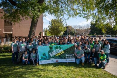 2. Thursday, September 27, 2018, Chicago, IL – Over 70 volunteers from Timberland, Journeys and the Student Conservation Association with members of the local community joined forces to transform a vacant lot in Ward 25 into a thriving green space for the local community to enjoy for generations to come. Volunteers revamped 3,500 square feet of surrounding green spaces, including the restoration of a community garden, landscaping, tree planting, fence building, raised garden bed installation and more. Photo credit: Melissa Ferrara