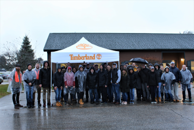 The cold, rainy weather didn’t dampen the spirits or slow down the efforts of Timberland volunteers as they packed and delivered over 300 Thanksgiving meals to needy families in New Hampshire.
