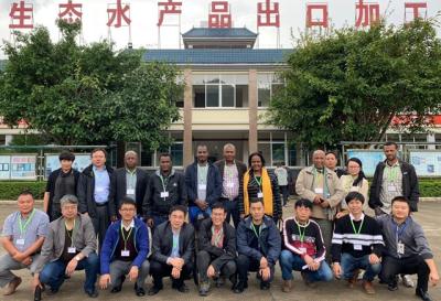 Representatives from the Kunming Institute of Botany, ICRAF, Yunnan Agricultural University and Mekelle University at the Xin Haifeng Corporation’s aquaculture facility. Photo: World Agroforestry Centre/Su Yufang