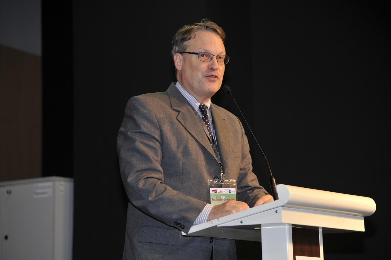 Prof Mark Thompson, Professor of Politics and the Head at the City University of Hong Kong's Department of Asian and International Studies, thanks the panellists, supporters and participants at the end of the sustainability lecture.